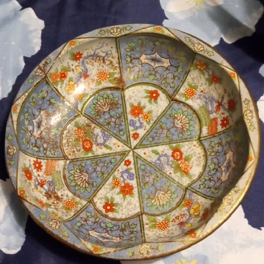 Vintage Daher metal bowl